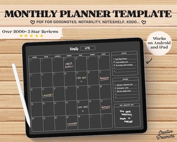 Digital månadsplanerare på en surfplatta med kalender och uppgifter
